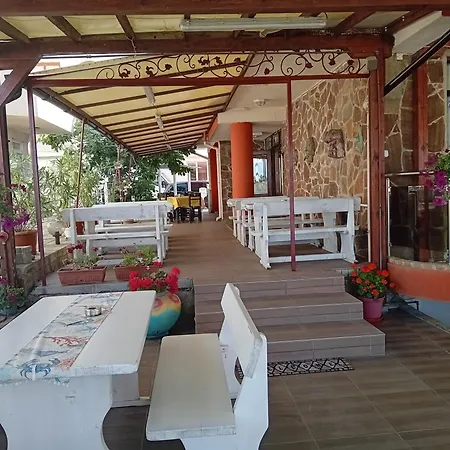 Family Kaylas מלון 2*